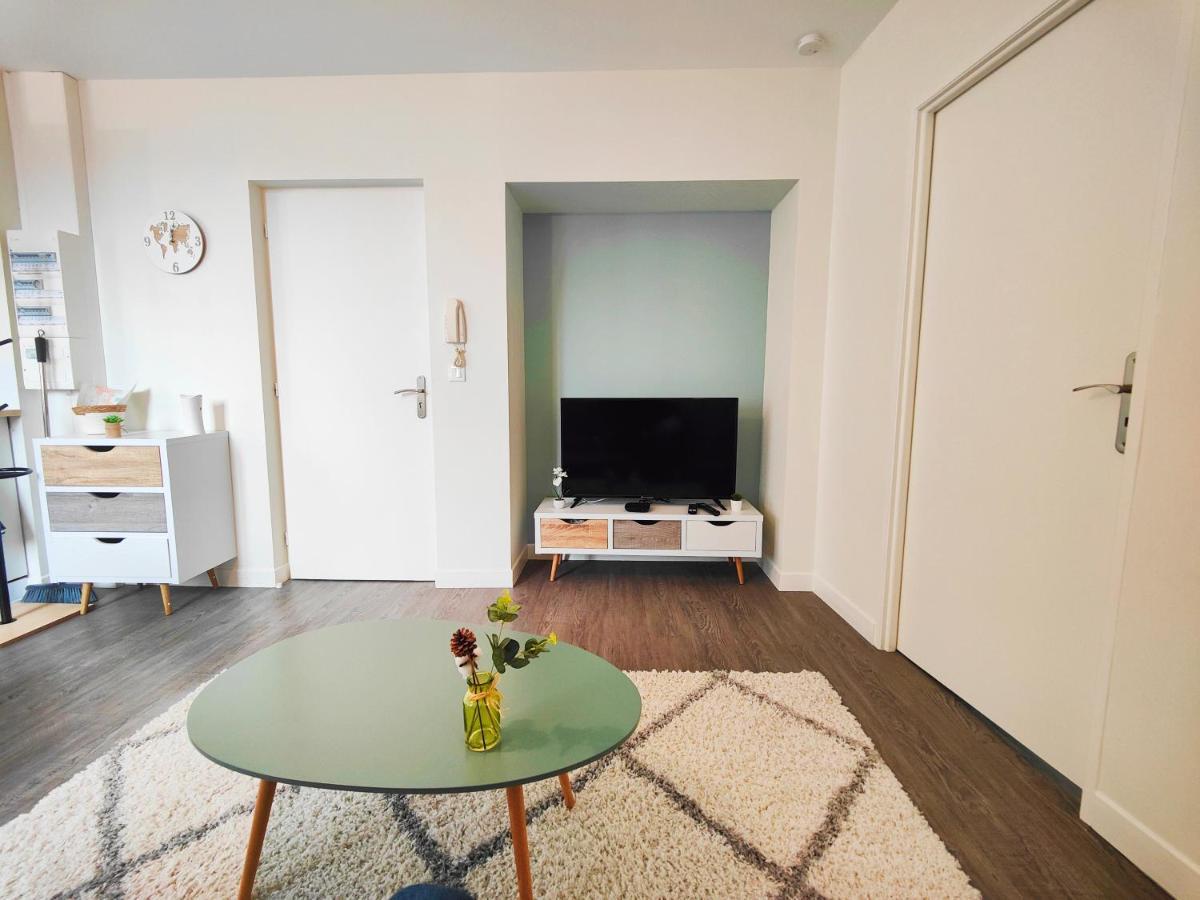 Апартаменты Agreable T2 Neuf -Le Dome- Риом Экстерьер фото
